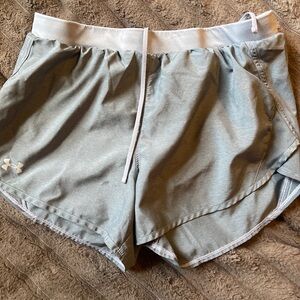 Women’s under Armour size large gym shorts #119